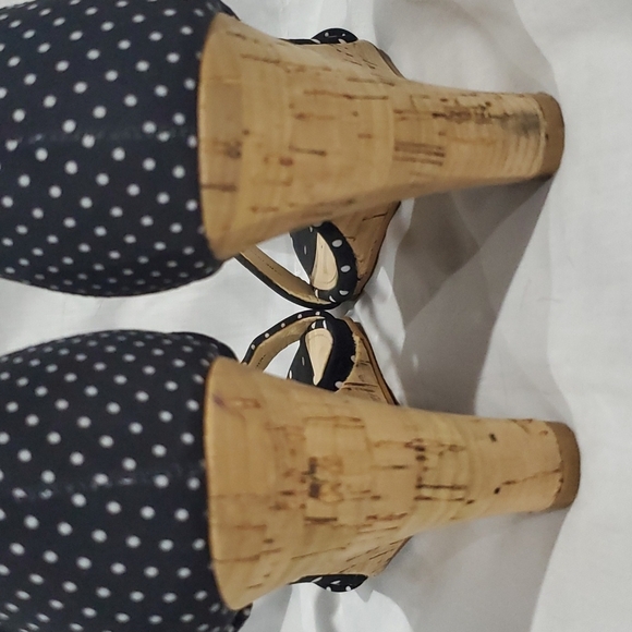 Isaac Mizrahi highline united cork wedge strappy peep toe polka-dot sandals - Picture 6 of 7